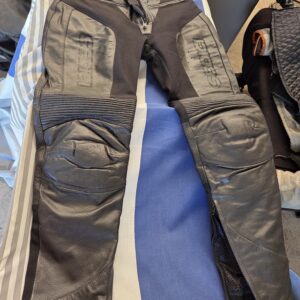 BERIK Genuine Leather Motorcycle Riding Pants – Protective Biker Leathers – Black