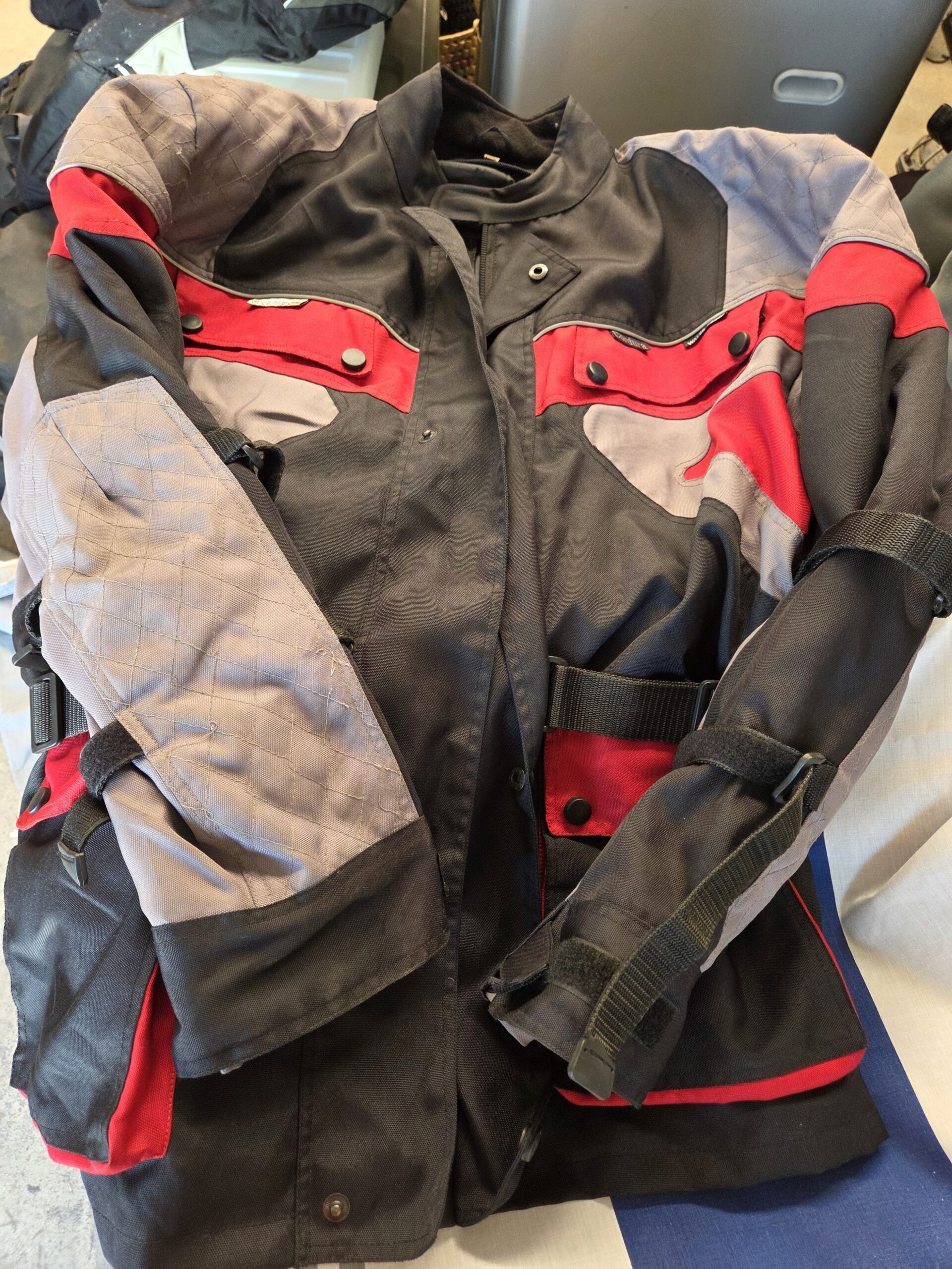 Heavy-Duty Motorcycle Touring Jacket – Protective Riding Gear (Black/Grey/Red)