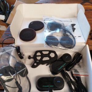 WAYXIN R9 Helmet Intercom – Boxed & Ready to Ride