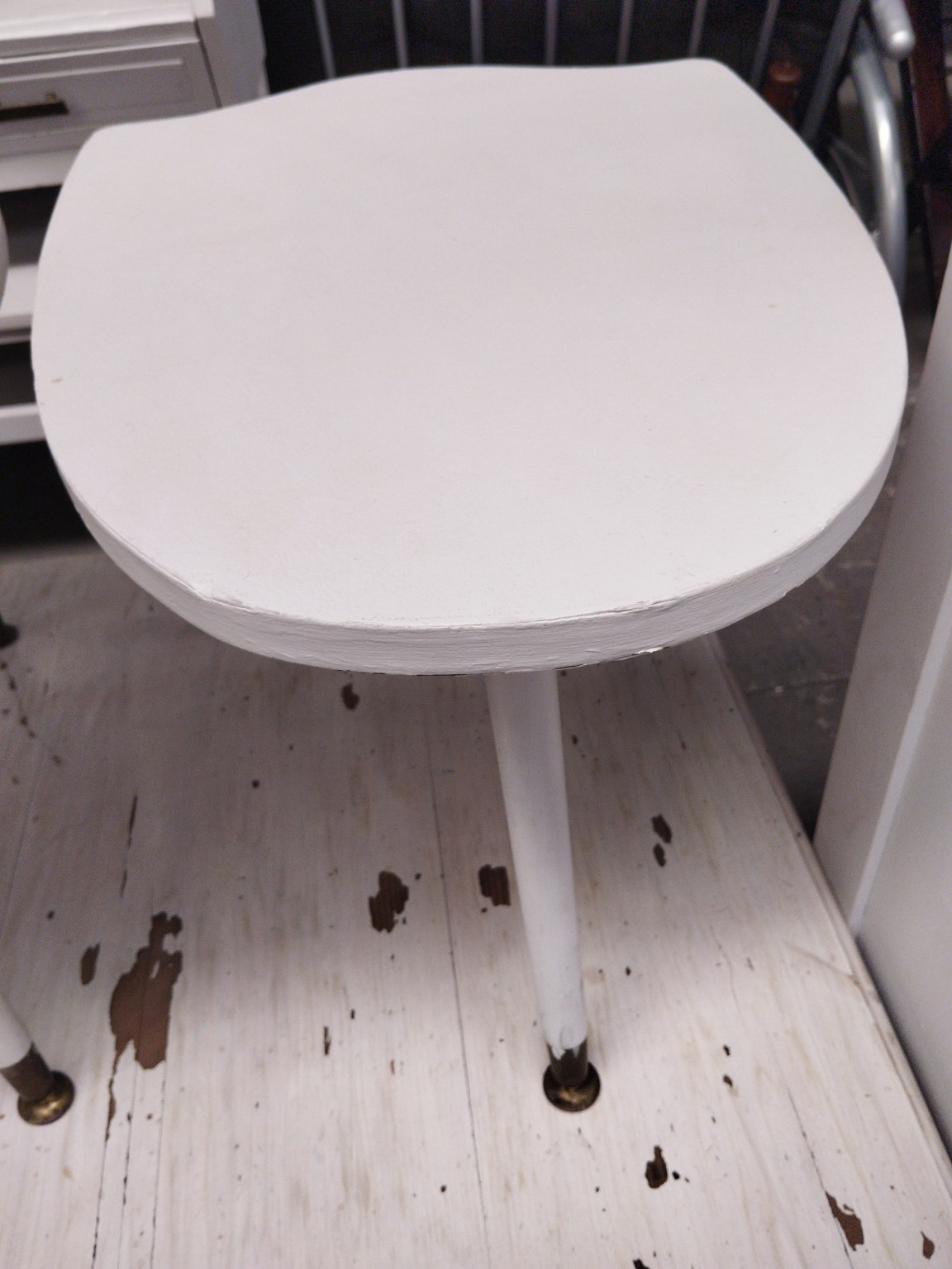 Pair of Mid-Century Modern White Kidney-Shaped Side / Coffee Tables - Image 4