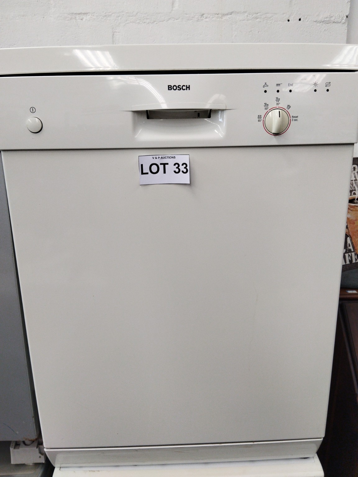 BOSCH FULL-SIZE WHITE FREESTANDING DISHWASHER WITH STAINLESS STEEL INTERIOR