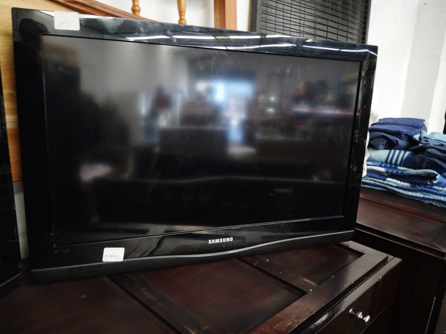 Samsung 32" LCD Flat Screen Television with Remote – Tested Working (4)