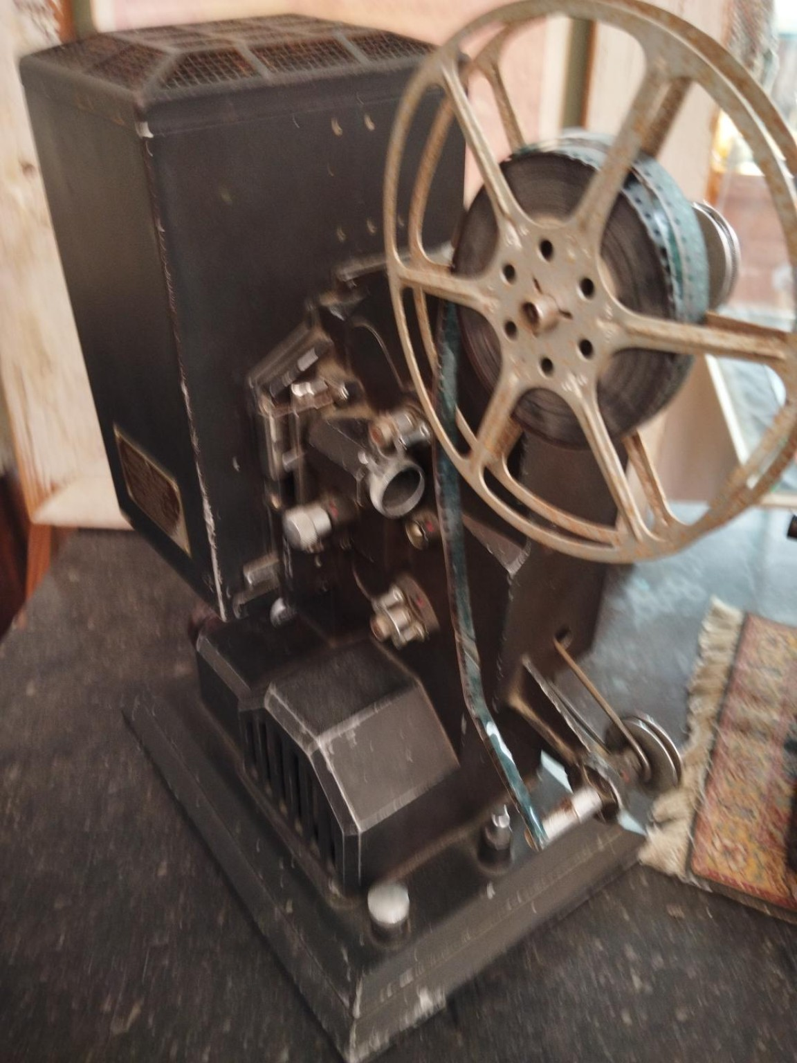 Vintage Kodak Kodascope Eight Model 60 Universal — 8mm Home Cine Projector (1930s) - Image 2
